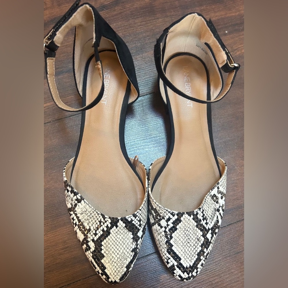 Faux snake skin flats size 9W